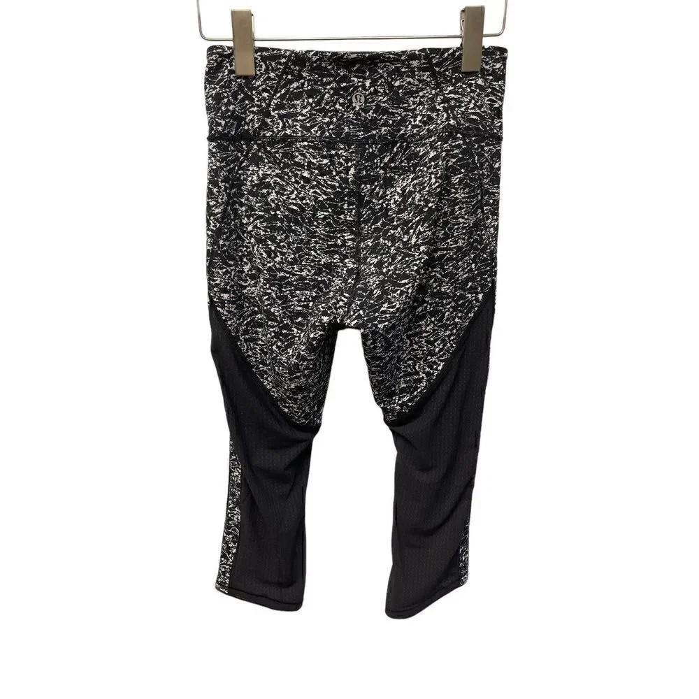 Lululemon Deep Breath Crop Iced Wave White Black Mesh Run Leggings Size 6